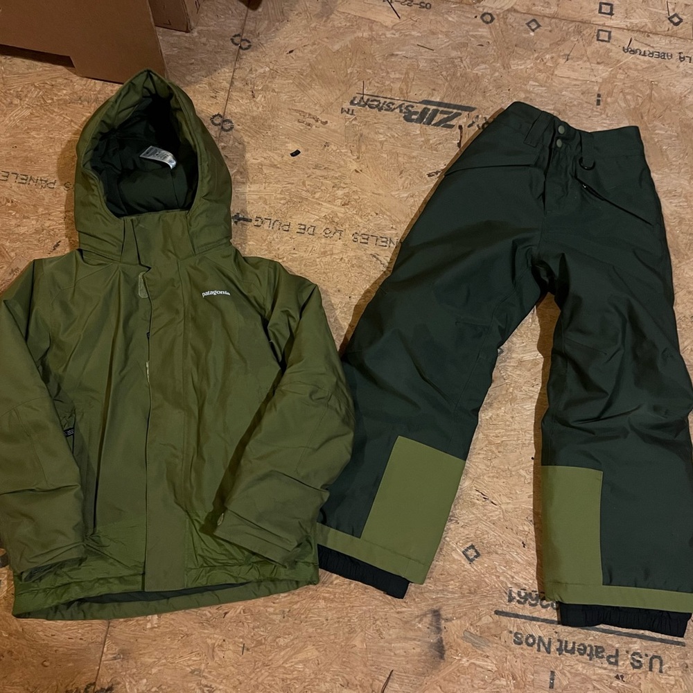 Patagonia 7/8 (s) Boys' Olive Green Outerwear